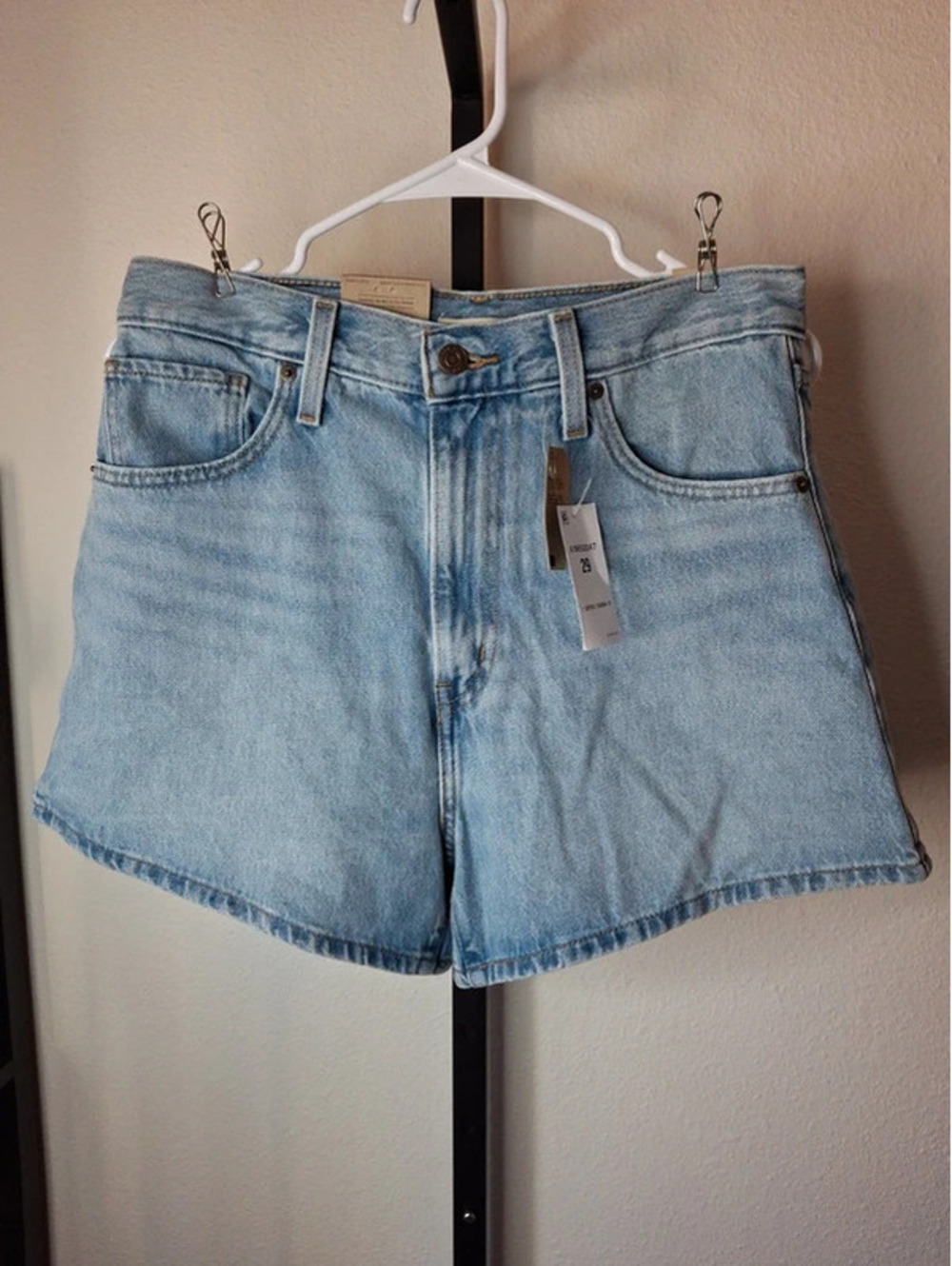 Levi's women's high-waisted denim mom shorts NWT size 29